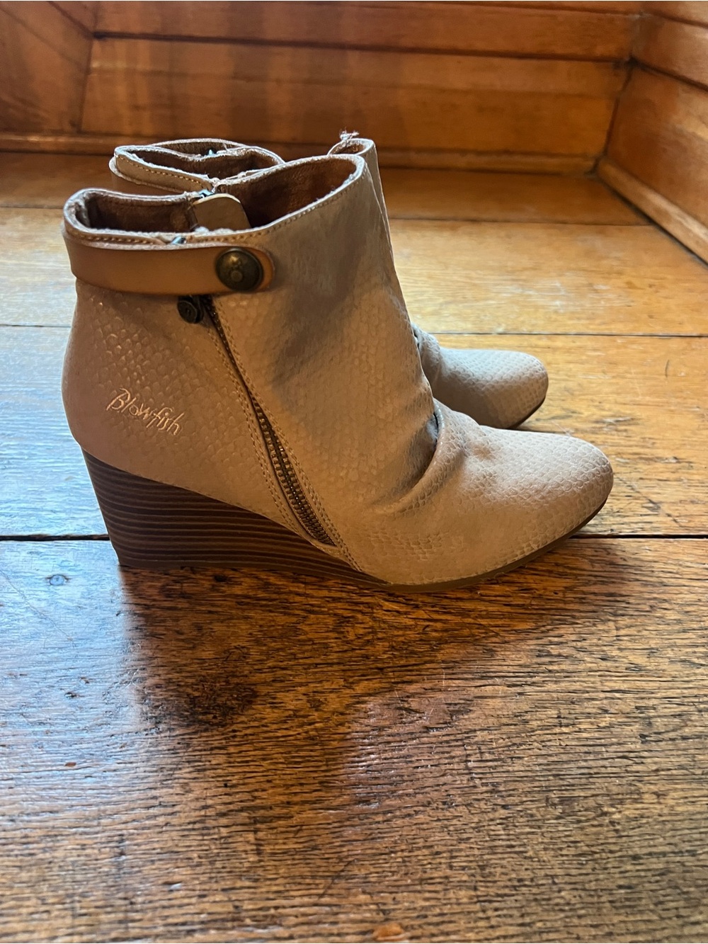 Blowfish Women Taupe Textured Wedge Ankle Booties